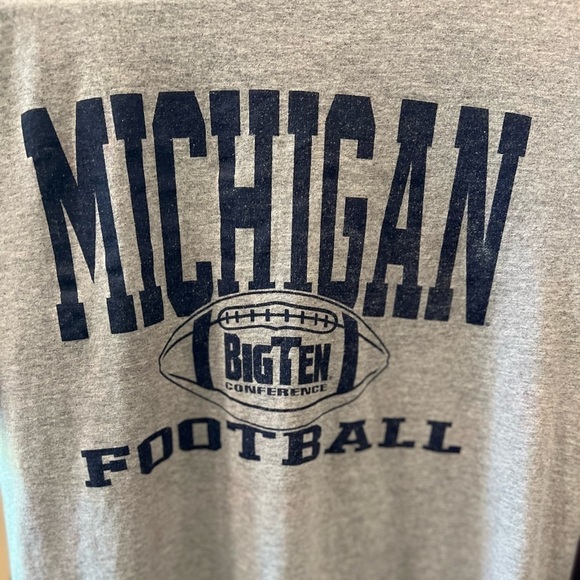 Pro Edge Other - Michigan Football t-shirt size large in GUC